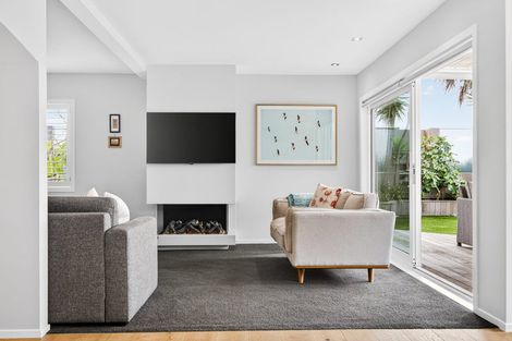 Photo of property in 9a Craig Road, Milford, Auckland, 0620