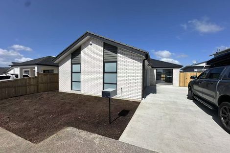 Photo of property in 10 Enchantment Lane, Karaka, Papakura, 2113