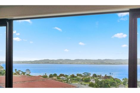 Photo of property in 21 Mariners View Road, Beach Haven, Auckland, 0626