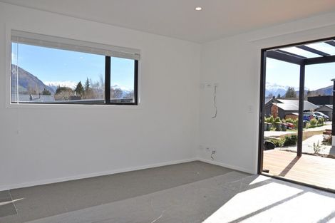 Photo of property in 6 Kapuka Lane, Wanaka, 9305