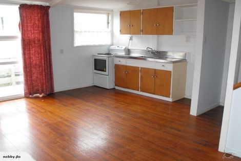 Photo of property in 23f6 Collins Avenue, Tawa, Wellington, 5028