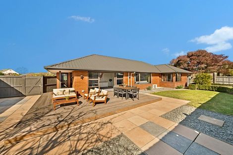 Photo of property in 7 Thicket Close, Redwood, Christchurch, 8051