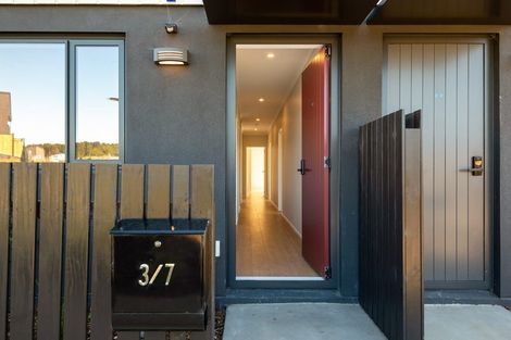 Photo of property in 3/7 Parapara Place, Albany, Auckland, 0632