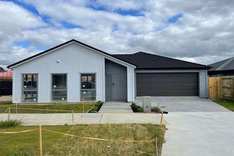 Photo of property in 30 Vinistra Road, Kumeu, 0810