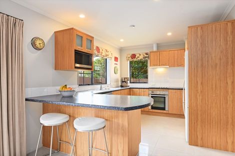 Photo of property in 15 Graven Court, Henderson, Auckland, 0612