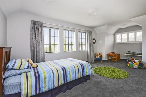 Photo of property in 15 Jacaranda Place, Greenmeadows, Napier, 4112