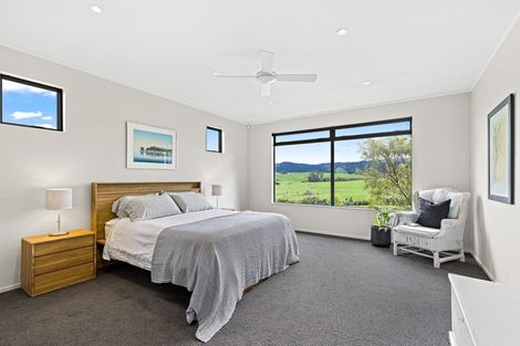 Photo of property in 30 Tamahunga Drive, Matakana, 0985