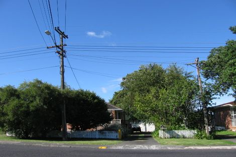 Photo of property in 1/27 Exmouth Road, Northcote, Auckland, 0627