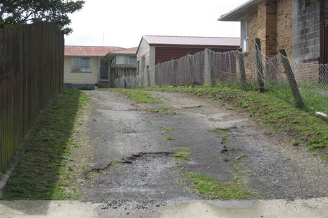 Photo of property in 13 Tranent Road, Mangere, Auckland, 2022