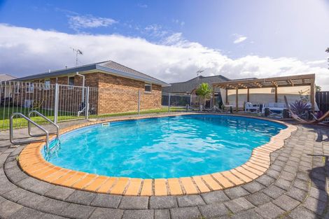 Photo of property in 12 Flora Way, Rototuna, Hamilton, 3210