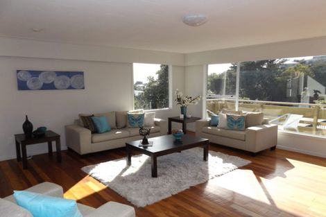 Photo of property in 6 Link Road, Newlands, Wellington, 6037