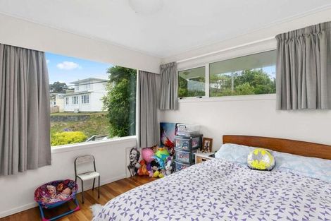 Photo of property in 6 Link Road, Newlands, Wellington, 6037