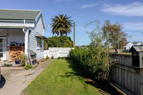 Photo of property in 28 Fox Street, Woodville, 4920
