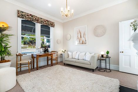 Photo of property in 2 The Crescent, Roseneath, Wellington, 6011