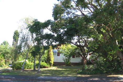 Photo of property in 48 Cockayne Crescent, Sunnynook, Auckland, 0620