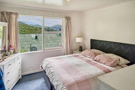Photo of property in 19 Holmes Grove, Naenae, Lower Hutt, 5011