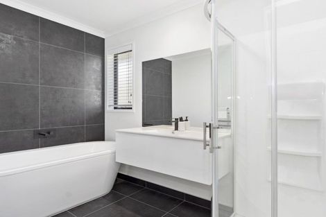 Photo of property in 38 Puhirake Crescent, Pyes Pa, Tauranga, 3112