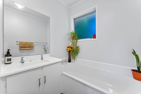 Photo of property in 12 Downer Street, Helensville, 0800