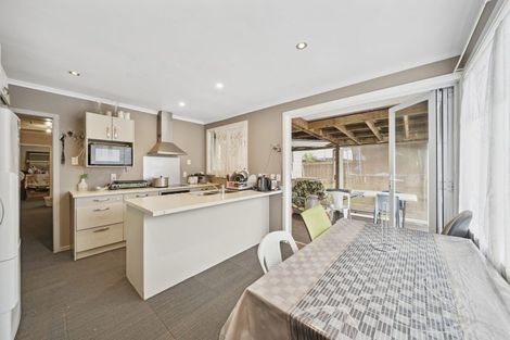 Photo of property in 4 Grande Vue Road, Papatoetoe, Auckland, 2025