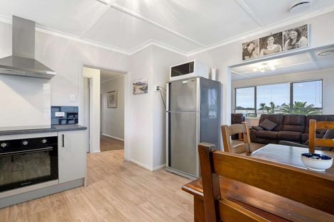 Photo of property in 22 Egmont Street, Castlecliff, Whanganui, 4501