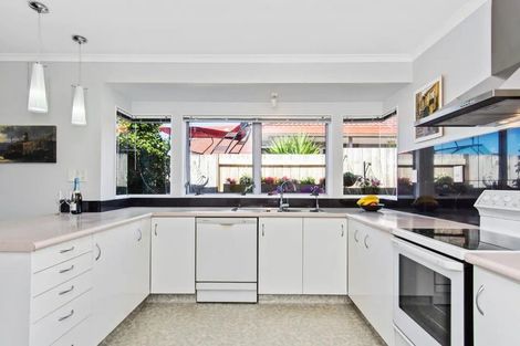 Photo of property in 37 Dalton Drive, Papamoa Beach, Papamoa, 3118