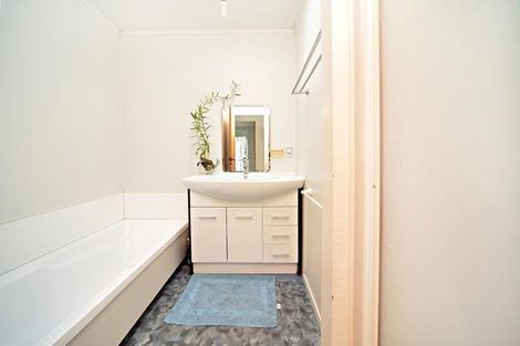 Photo of property in 1/170 Aviemore Drive, Highland Park, Auckland, 2010