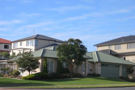Photo of property in 40 Moyrus Crescent, East Tamaki Heights, Auckland, 2016