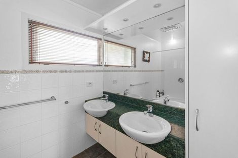 Photo of property in 35 Lyndhurst Road, Te Atatu South, Auckland, 0610