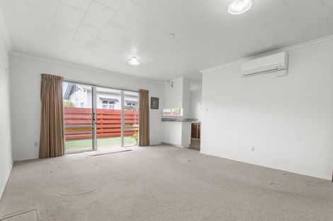 Photo of property in 2/102 Heretaunga Street, Palmerston North, 4414