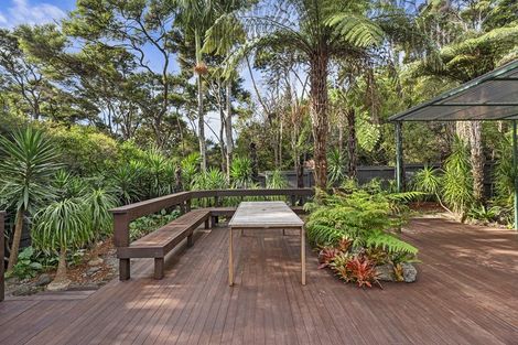 Photo of property in 28 Tyrico Close, Unsworth Heights, Auckland, 0632