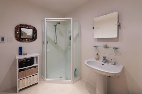 Photo of property in 79u2 Grafton Road, Roseneath, Wellington, 6011