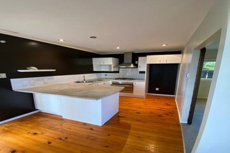 Photo of property in 35 Neptune Avenue, Beach Haven, Auckland, 0626