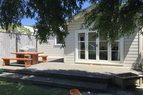 Photo of property in 47 Eden Street, Island Bay, Wellington, 6023