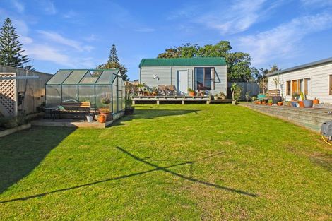 Photo of property in 5 Huia Street, Foxton Beach, Foxton, 4815