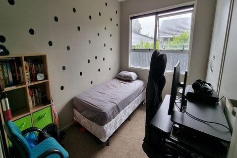 Photo of property in 17 Barbados Drive, Unsworth Heights, Auckland, 0632