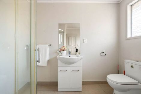Photo of property in 39 Onedin Place, Titirangi, Auckland, 0604