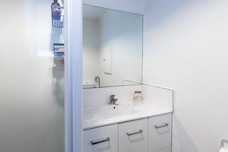 Photo of property in 17 Hutchinson Avenue, New Lynn, Auckland, 0600