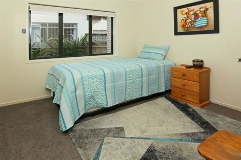 Photo of property in 8 Graven Court, Henderson, Auckland, 0612