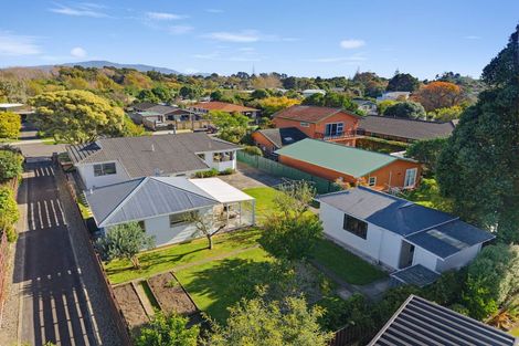 Photo of property in 12 Nimmo Avenue West, Waikanae, 5036