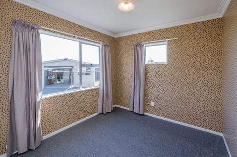 Photo of property in 9 Featherston Street, Levin, 5510