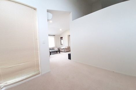 Photo of property in 17 Crimson Park, Oteha, Auckland, 0632