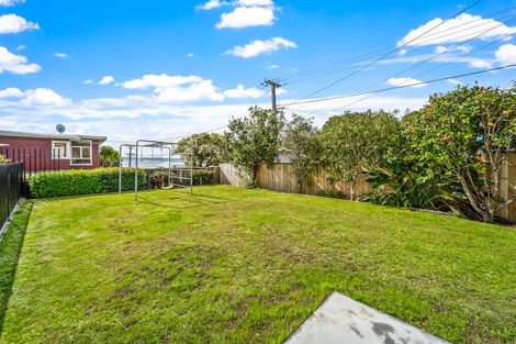 Photo of property in 2 Hardley Avenue, Tindalls Beach, Whangaparaoa, 0930