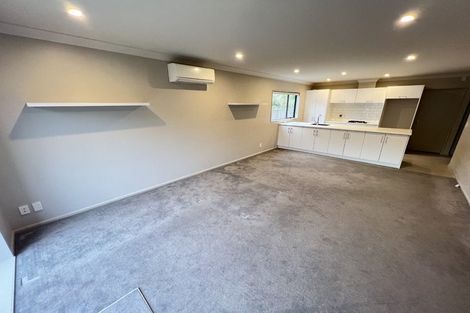 Photo of property in 6 Brindle Way, Newlands, Wellington, 6037