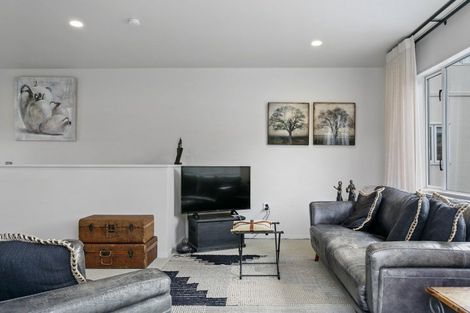 Photo of property in 208 Lake Terrace, Hilltop, Taupo, 3330
