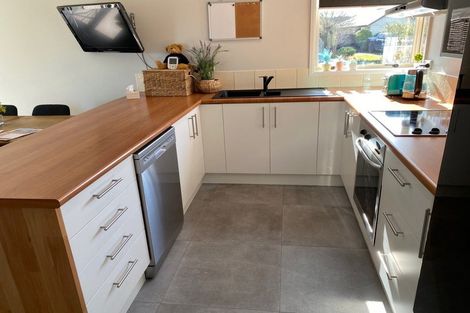 Photo of property in 29 Linkwater Way, Parklands, Christchurch, 8083