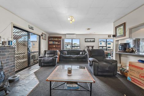 Photo of property in 13 Melleray Place, Randwick Park, Auckland, 2105