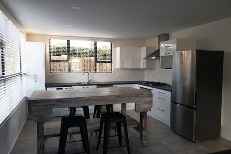 Photo of property in 9 Neil Avenue, Te Atatu Peninsula, Auckland, 0610