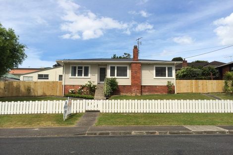 Photo of property in 1/13 Elliott Avenue, Bayview, Auckland, 0629