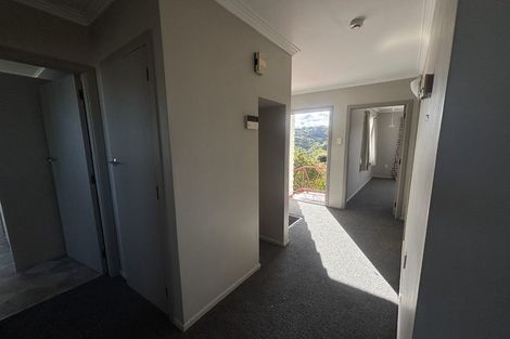 Photo of property in 35 Pokohiwi Road, Normandale, Lower Hutt, 5010