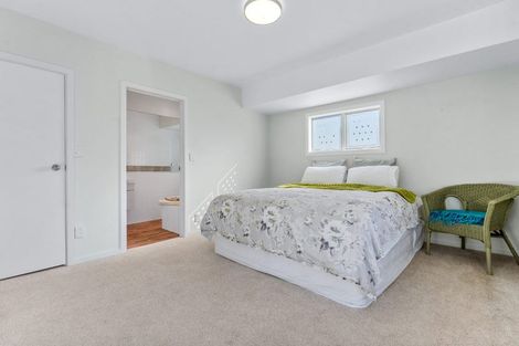 Photo of property in 22 Tiri Road, Milford, Auckland, 0620